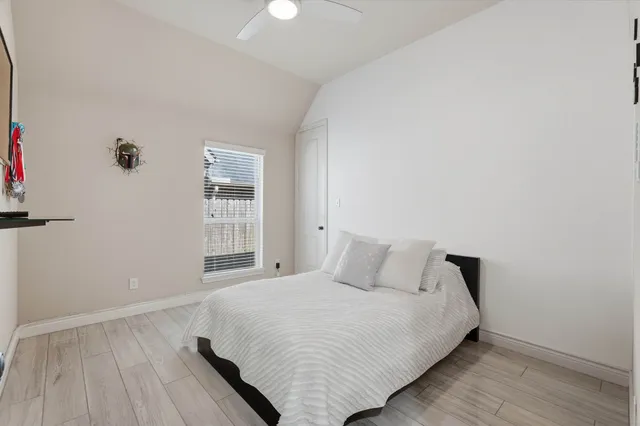 $530,000 | 127 Deerchase Drive, Conroe, TX 77384