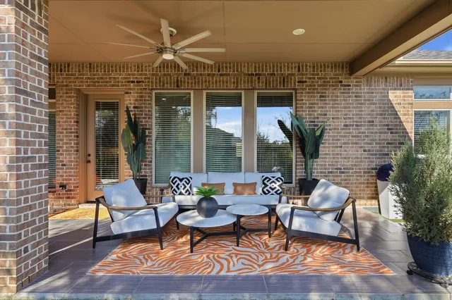 $530,000 | 127 Deerchase Drive, Conroe, TX 77384