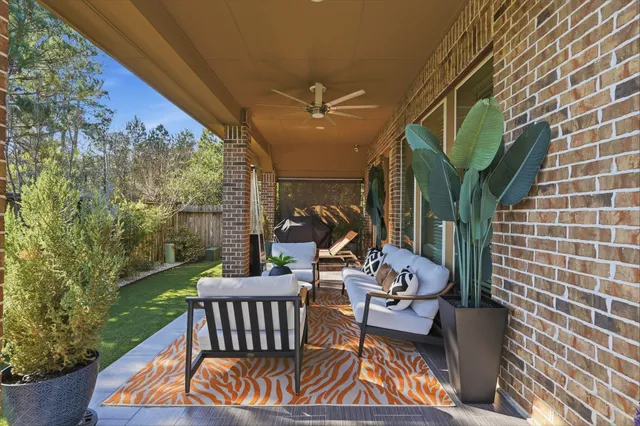 $530,000 | 127 Deerchase Drive, Conroe, TX 77384