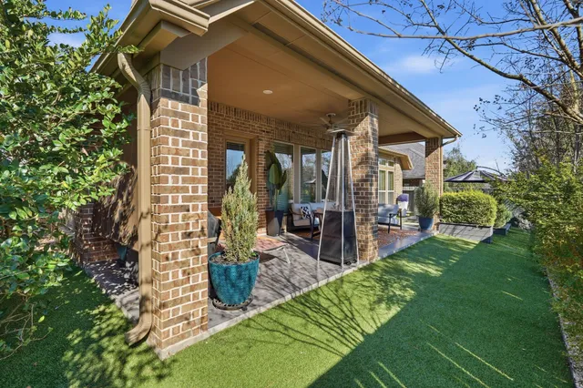 $530,000 | 127 Deerchase Drive, Conroe, TX 77384