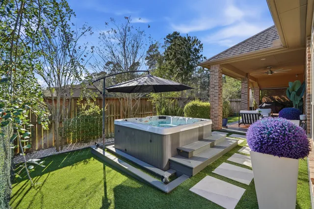 $530,000 | 127 Deerchase Drive, Conroe, TX 77384