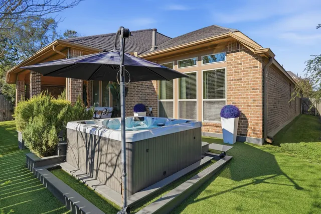 $530,000 | 127 Deerchase Drive, Conroe, TX 77384