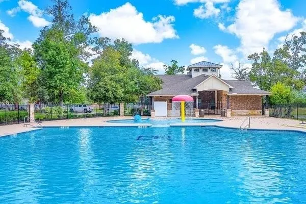 $530,000 | 127 Deerchase Drive, Conroe, TX 77384