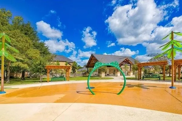 $530,000 | 127 Deerchase Drive, Conroe, TX 77384