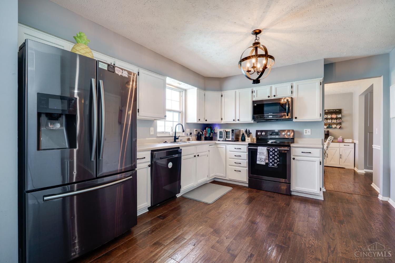 2824 Crest Road Cincinnati, OH 45251 - Photo 9 of 39