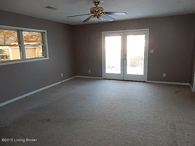 9100 New Maple Road Louisville, KY 40229 - Photo 6 of 18 Family room