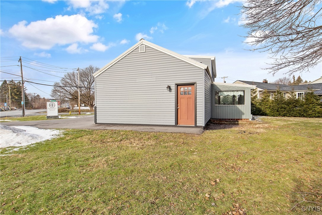 5000 West Genesee Street Camillus, NY 13031 - Photo 40 of 47 Side Yard