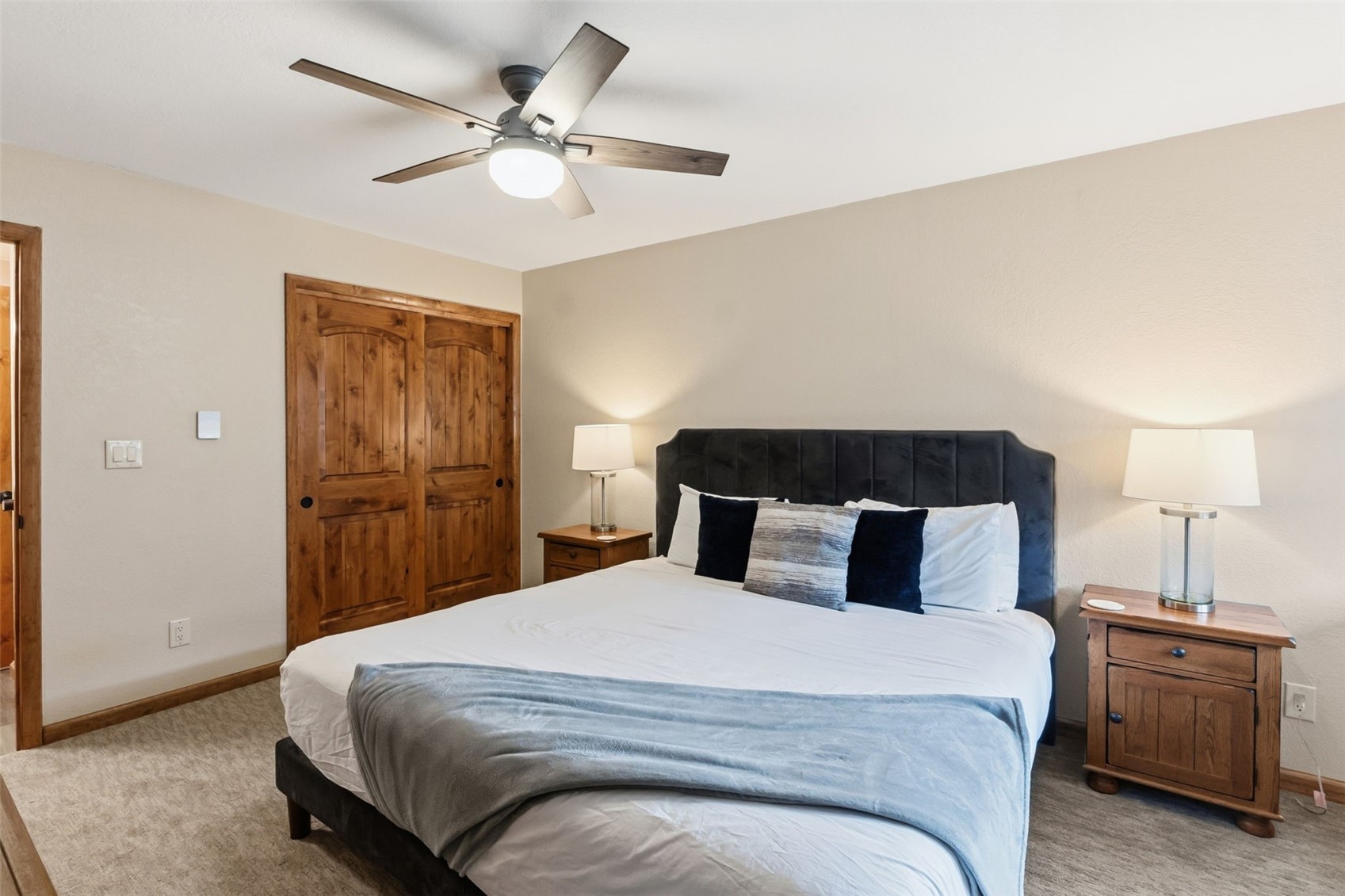 325 Four Oclock Road, Unit C301 Breckenridge, CO 80424 - Photo 13 of 26 a bedroom with a bed and a lamp