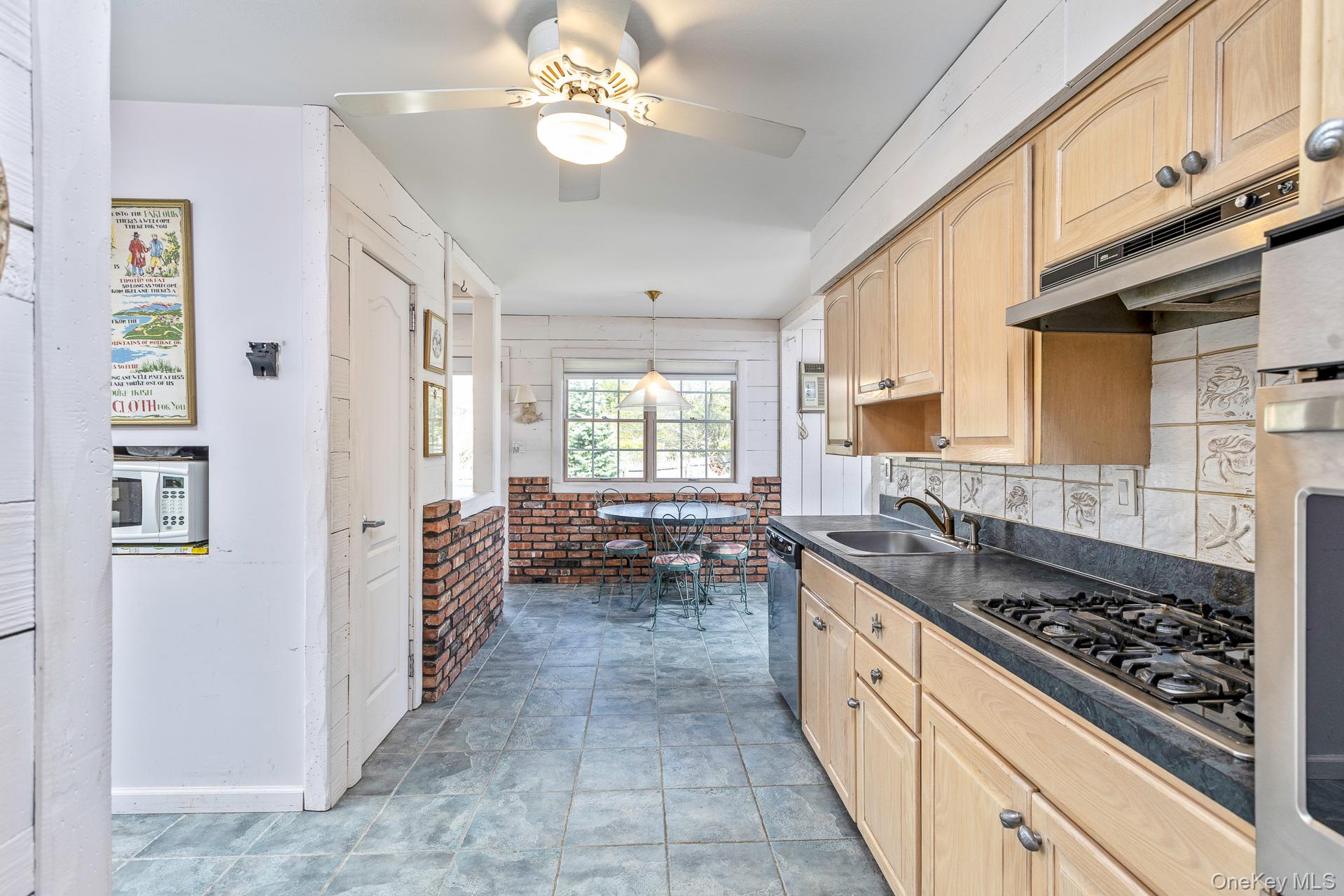 10 Fortune Court Commack, NY 11725 - Photo 7 of 34 Eat in Kitchen with pantry closet