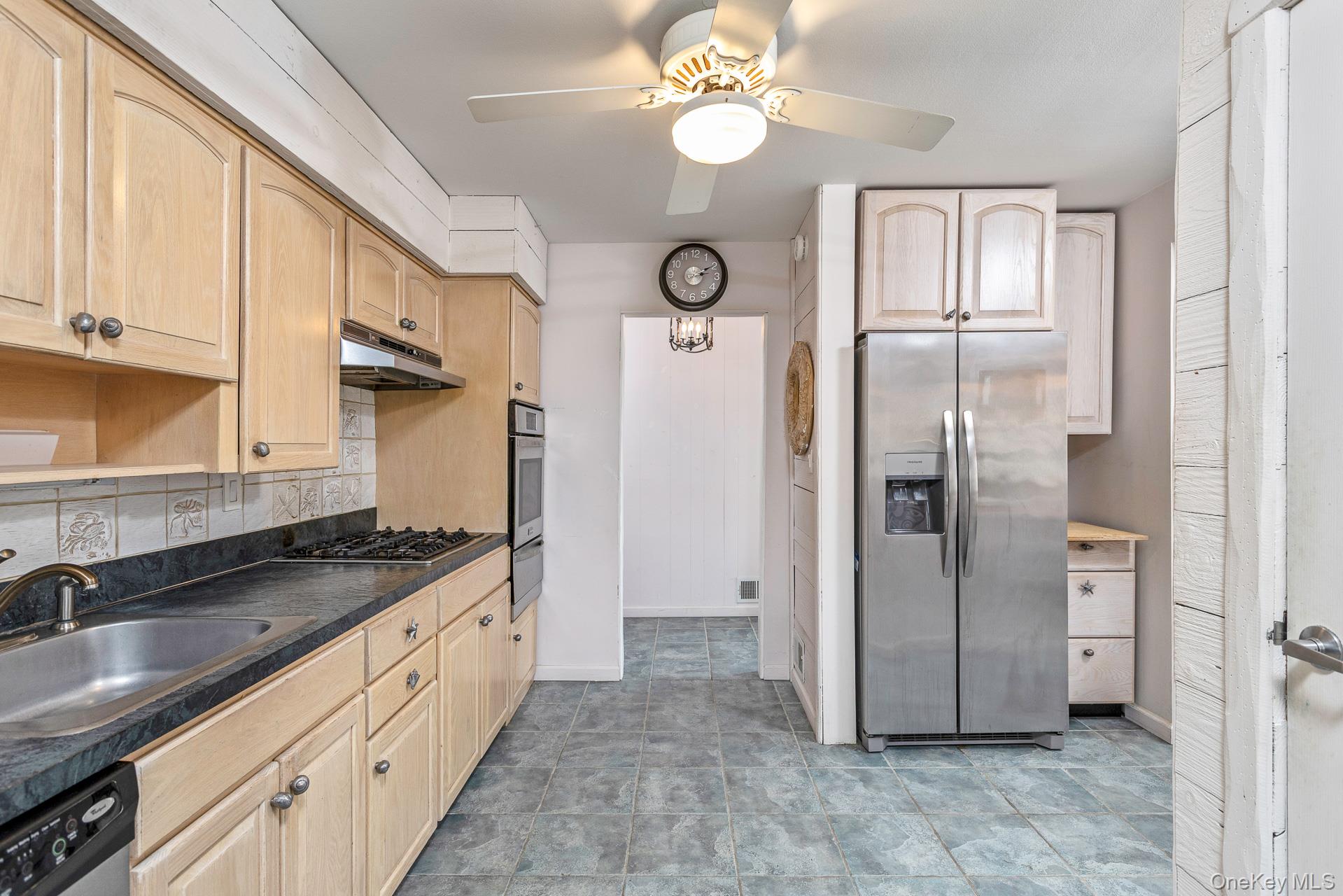 10 Fortune Court Commack, NY 11725 - Photo 10 of 34 Stainless Steel Appliances
