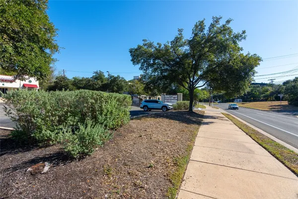a view of a yard with cars
