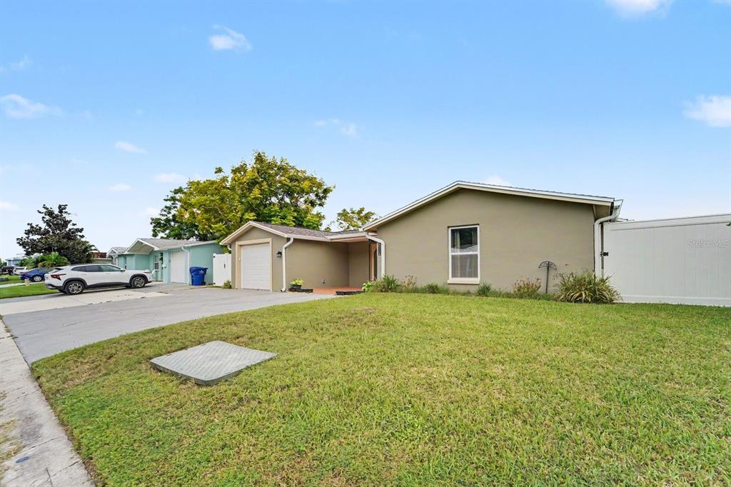 4865 Shell Stream Boulevard New Port Richey, FL 34652 - Photo 3 of 25 Gallery Image 3