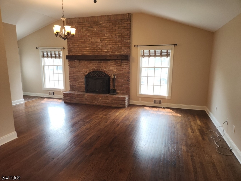 112 Brentwood Road Raritan, NJ 08869 - Photo 5 of 18