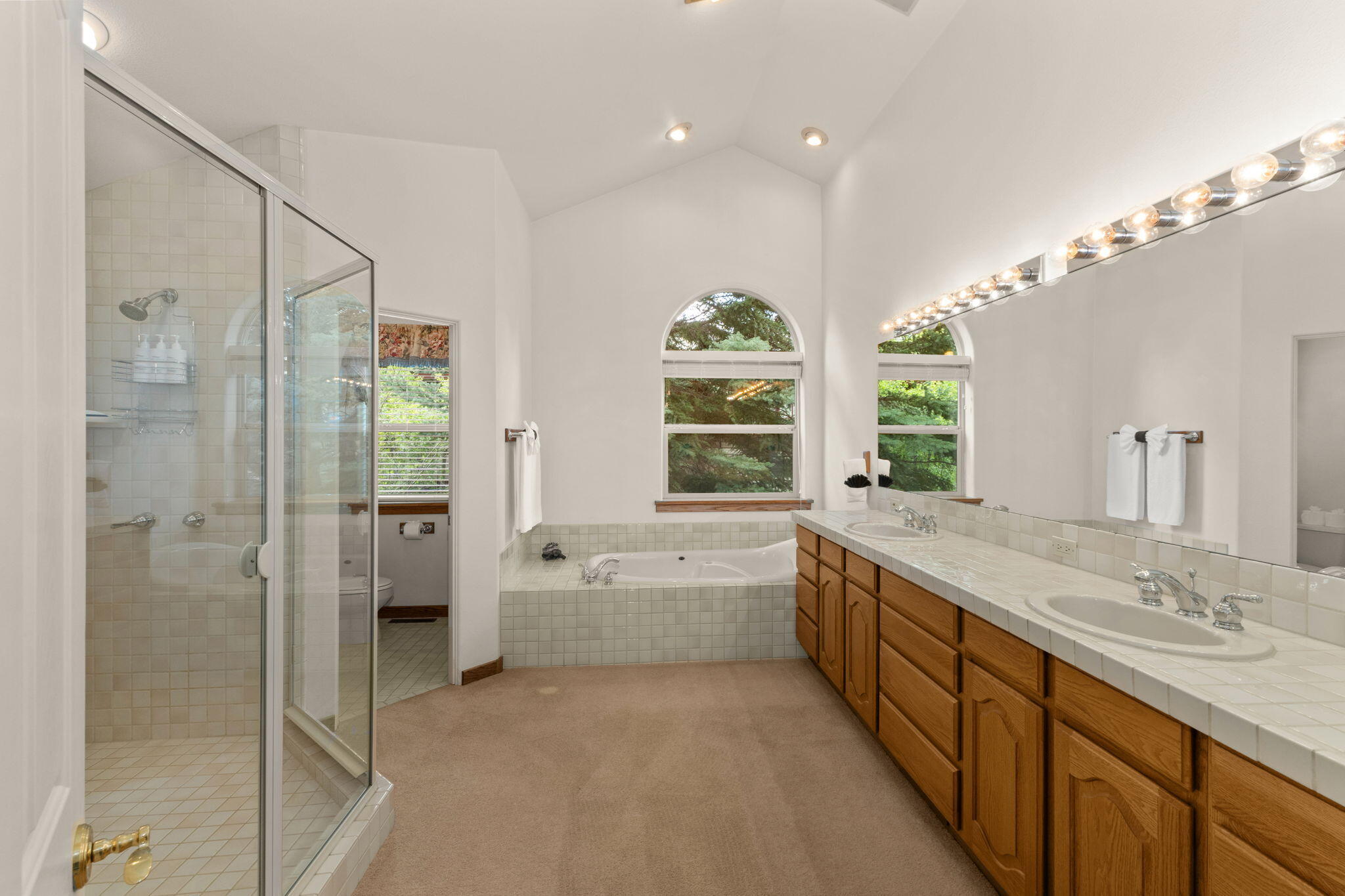 201 Blue Bell Road Sun Valley, ID 83353 - Photo 17 of 34 Spacious Primary Bath