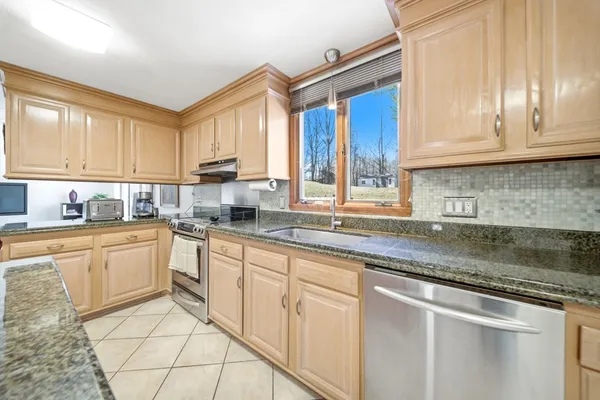 $900,000 | 15 Sparhawk Drive, Burlington, MA 01803