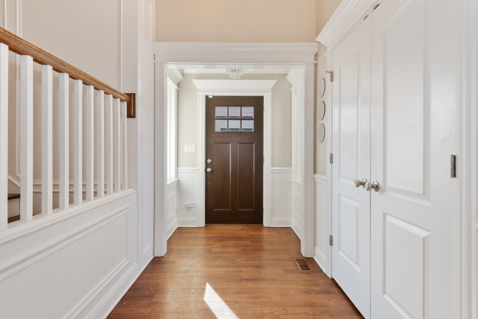 Undisclosed Address Oak Park, IL 60302 - Photo 2 of 28