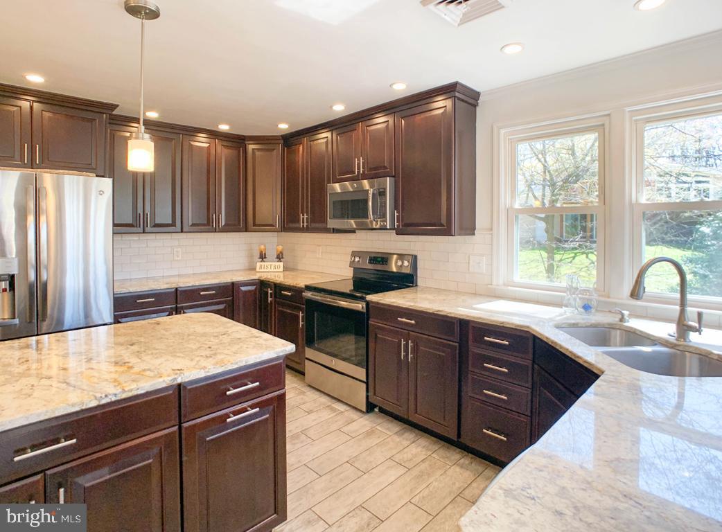 302 Brae Bourn Road Huntingdon Valley, PA 19006 - Photo 16 of 63 Gallery Image 16