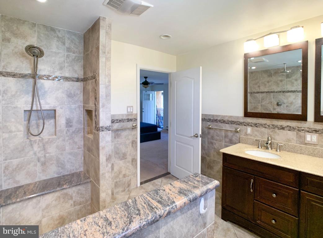 302 Brae Bourn Road Huntingdon Valley, PA 19006 - Photo 28 of 63 Master Bathroom