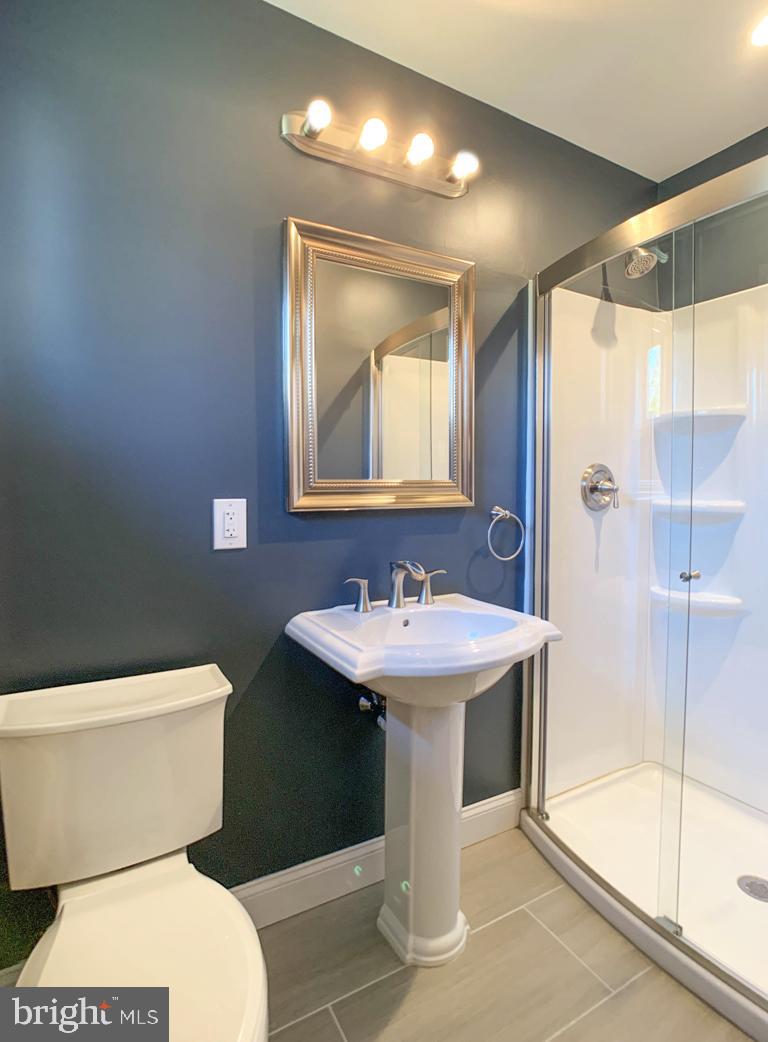302 Brae Bourn Road Huntingdon Valley, PA 19006 - Photo 32 of 63 Mini Master Bathroom