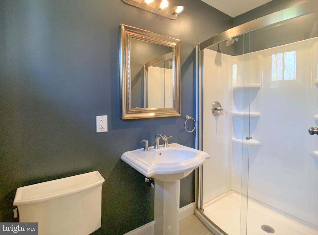 302 Brae Bourn Road Huntingdon Valley, PA 19006 - Photo 33 of 63 Mini Master Bathroom