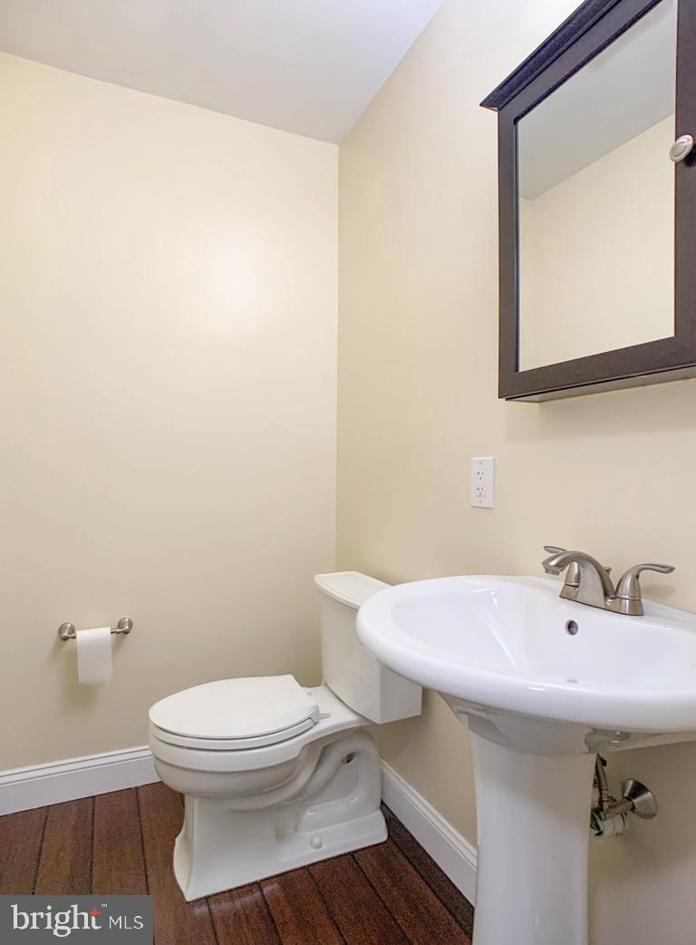 302 Brae Bourn Road Huntingdon Valley, PA 19006 - Photo 34 of 63 Hallway Half Bath