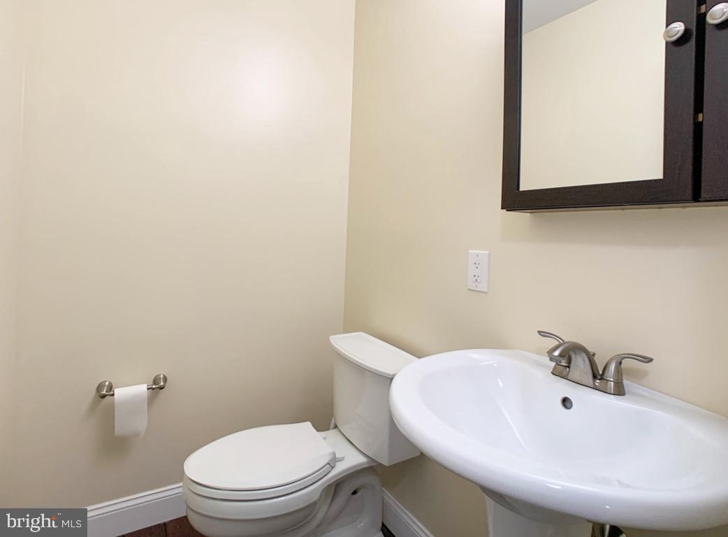 302 Brae Bourn Road Huntingdon Valley, PA 19006 - Photo 35 of 63 Hallway Half Bath