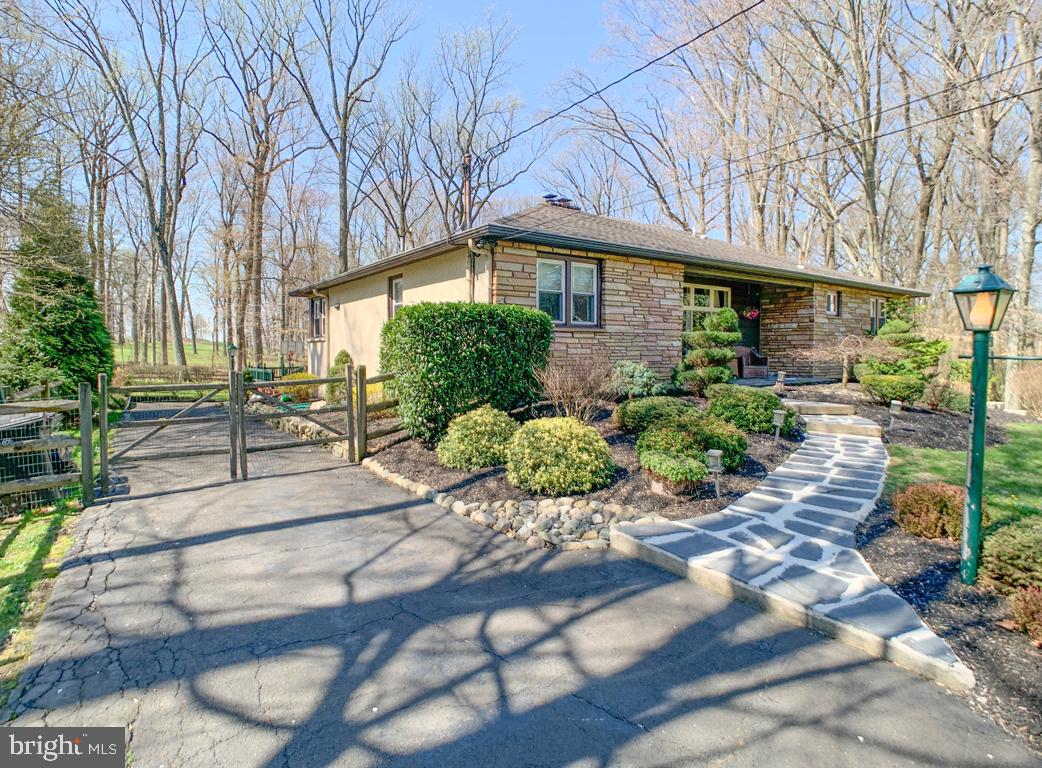 302 Brae Bourn Road Huntingdon Valley, PA 19006 - Photo 5 of 63 Gallery Image 5