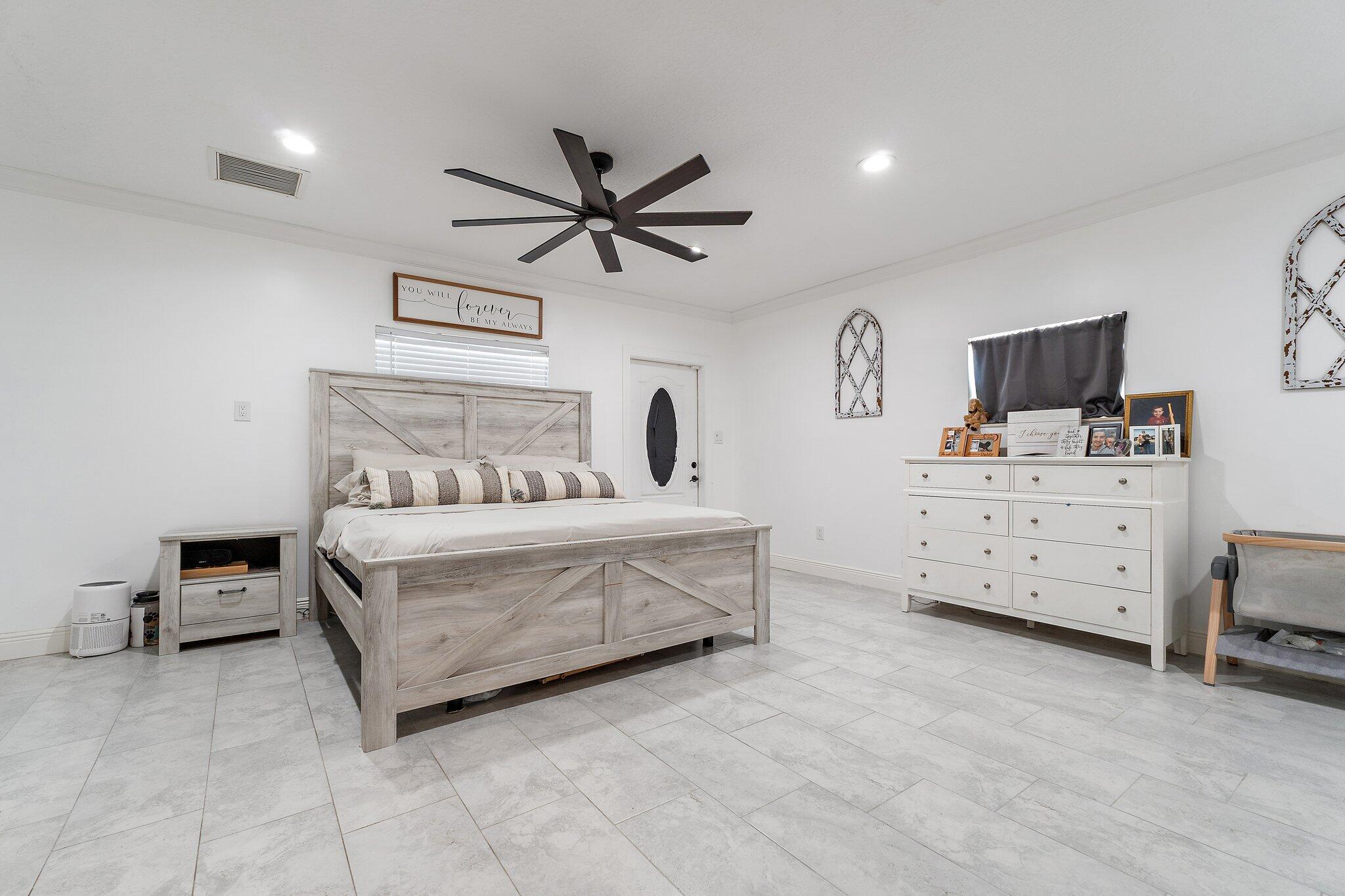 18389 41st Road North Loxahatchee, FL 33470 - Photo 13 of 33 a bedroom with a bed and a television