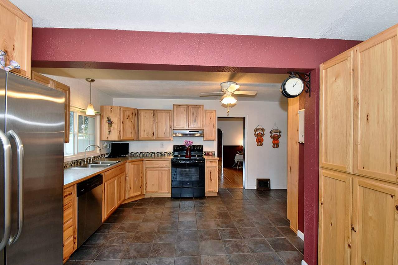 406 North Timberlane Road Spokane Valley, WA 99037 - Photo 5 of 20