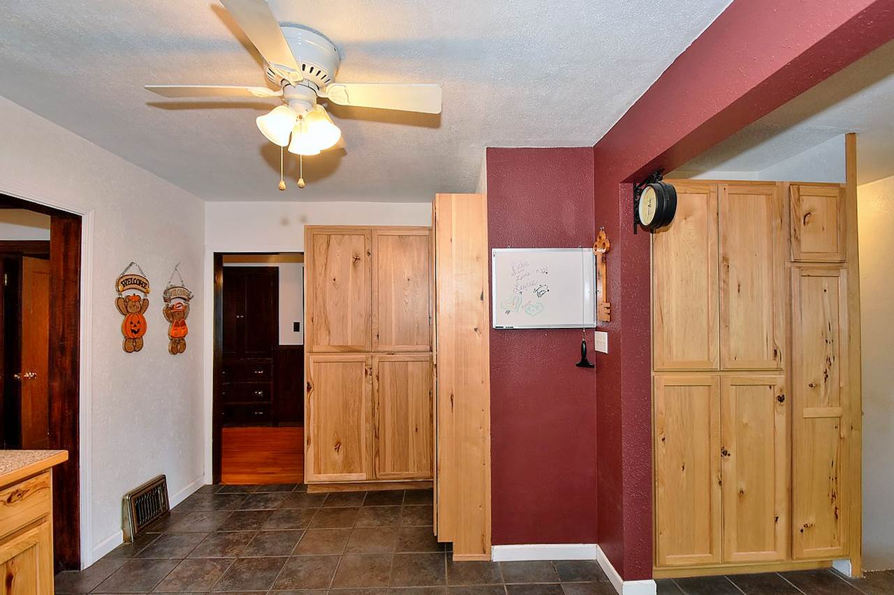 406 North Timberlane Road Spokane Valley, WA 99037 - Photo 6 of 20