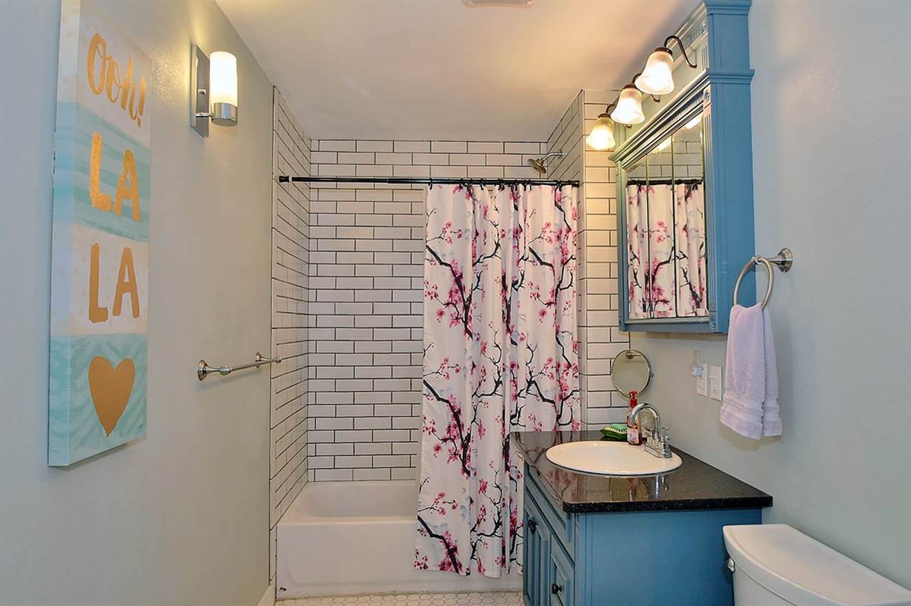 406 North Timberlane Road Spokane Valley, WA 99037 - Photo 10 of 20