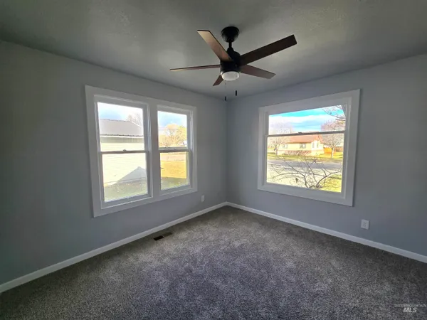 $340,000 | 1073 West 5th Street, Weiser, ID 83672
