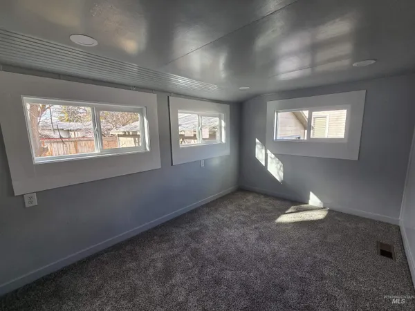 $340,000 | 1073 West 5th Street, Weiser, ID 83672