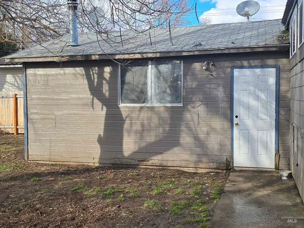 $340,000 | 1073 West 5th Street, Weiser, ID 83672