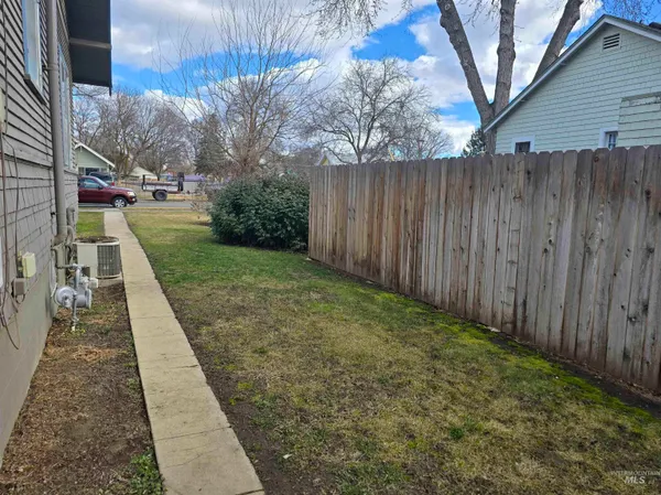 $340,000 | 1073 West 5th Street, Weiser, ID 83672