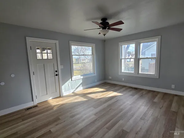 $340,000 | 1073 West 5th Street, Weiser, ID 83672