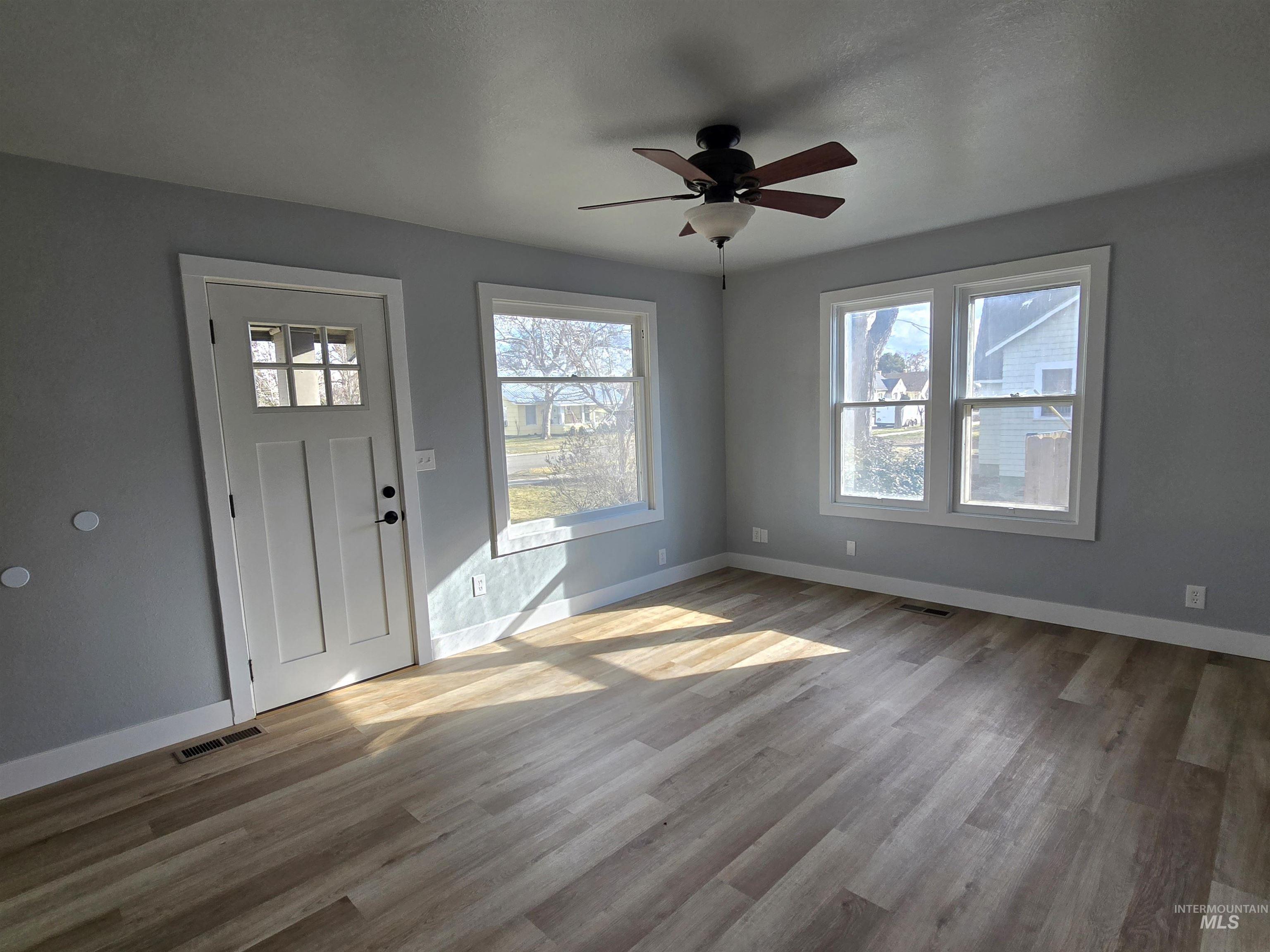 1073 West 5th Street Weiser, ID 83672 - Photo 5 of 28