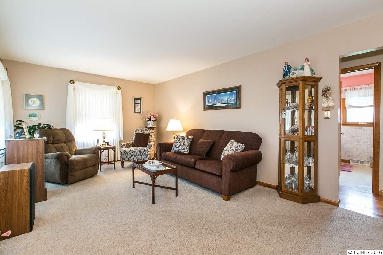 410 Cleveland Street Southwest Cascade, IA 52033 - Photo 3 of 25 Gallery Image 3