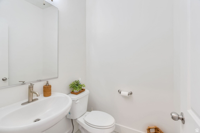 2664 West Maple Street Mapleton, UT 84664 - Photo 17 of 49 Powder room featuring a pedestal sink with brushed nickel faucet, wall-mounted mirror, and overhead lighting