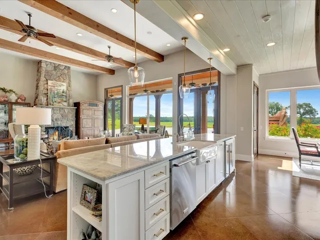 $3,490,000 | 1811 Caspers Cove Road, Lufkin, TX 75904