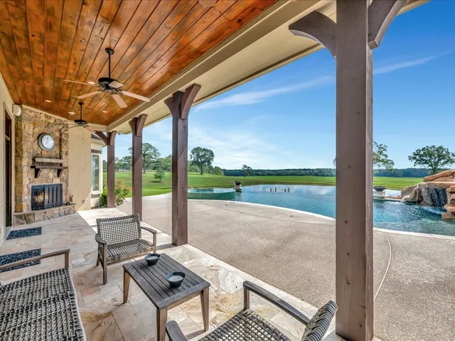 $3,490,000 | 1811 Caspers Cove Road, Lufkin, TX 75904