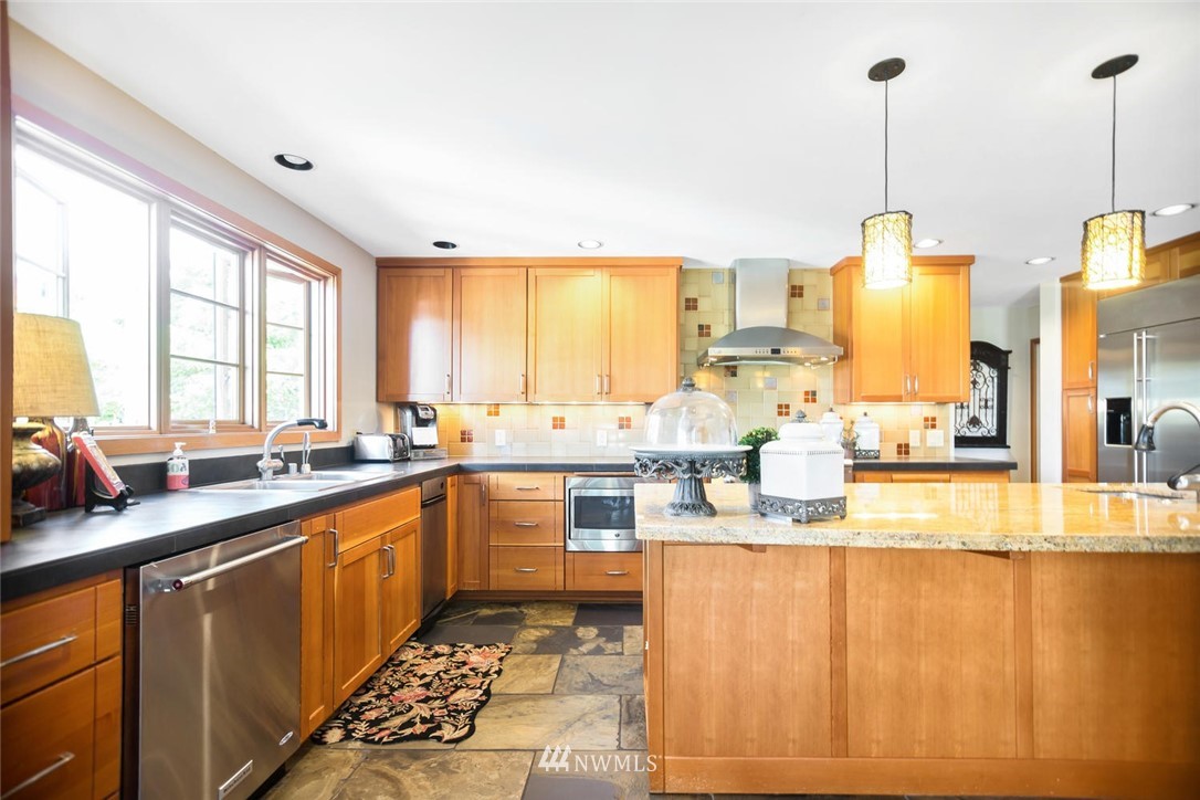 245 Middlefield Road Bellingham, WA 98225 - Photo 4 of 25