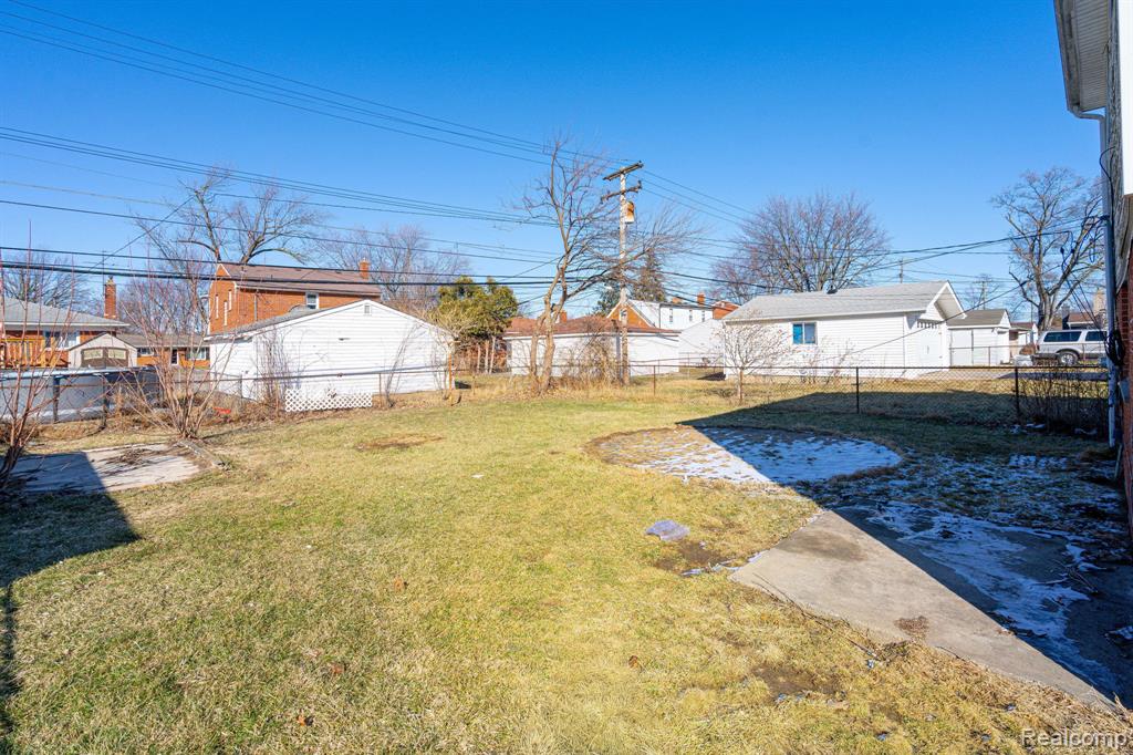 18327 East Thirteen Mile Road Fraser, MI 48026 - Photo 4 of 43