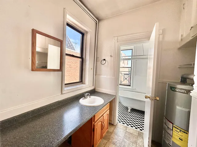 $2,200 | 319 8th Street, Unit 5L, Jersey City, NJ 07302