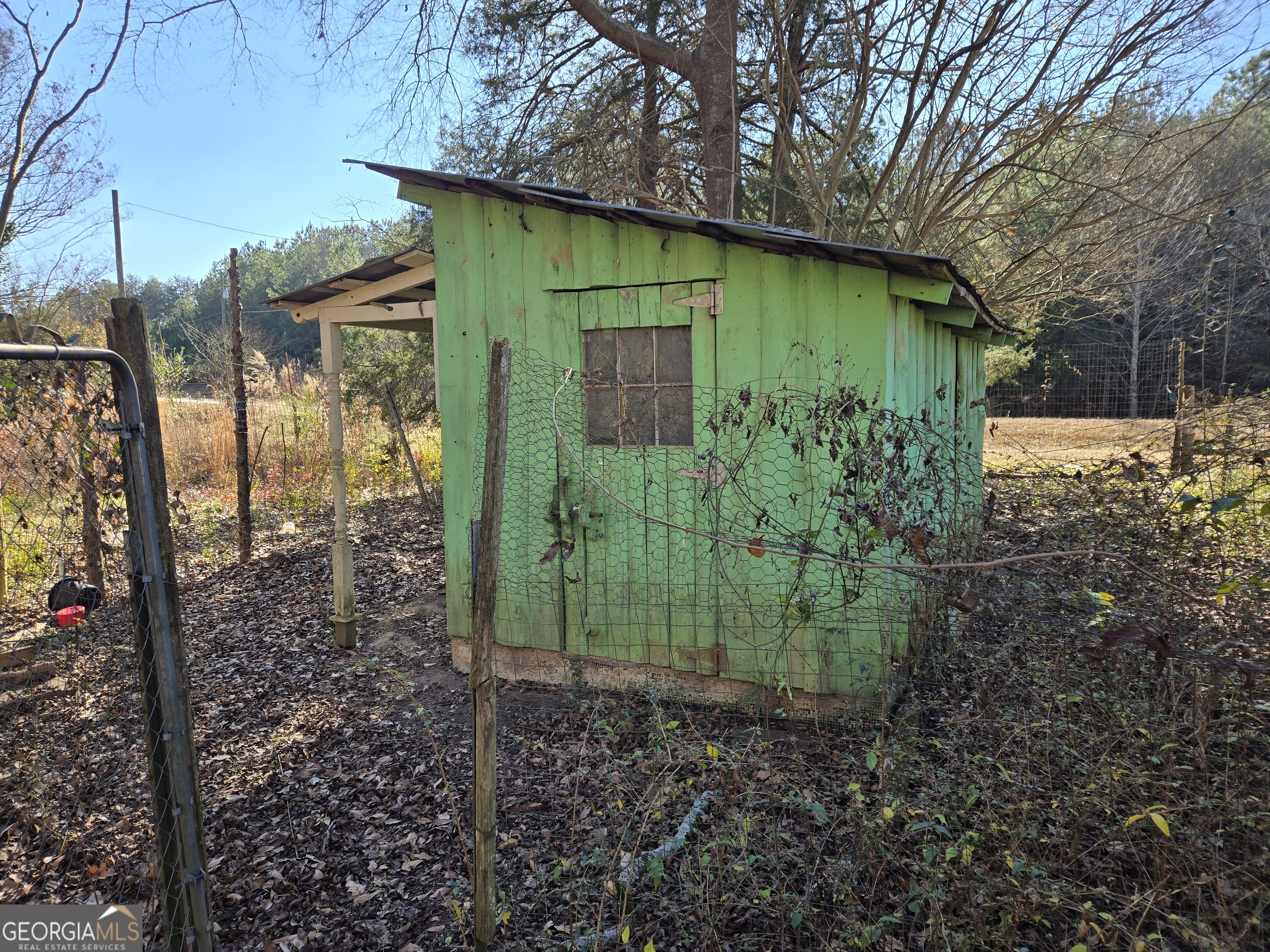 646 Walters Road Lavonia, GA 30553 - Photo 4 of 14 a view of a backyard