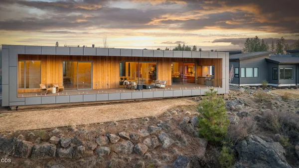 $3,495,000 | 61913 Hosmer Lake Drive, Bend, OR 97702