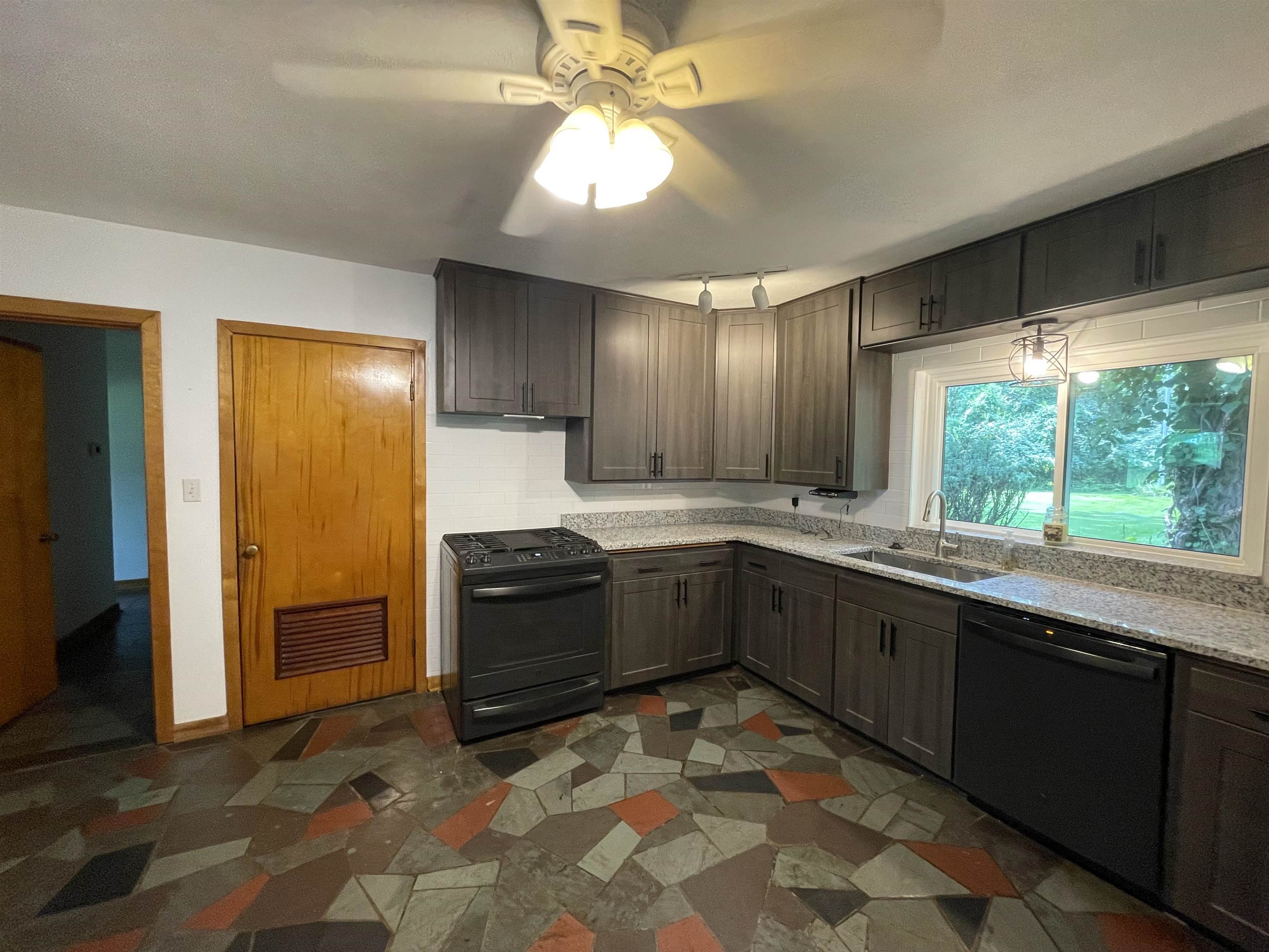 811 Bay Road Bay City, MI 48706 - Photo 19 of 66 Gallery Image 19