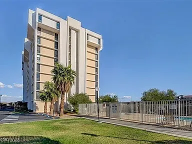 $1,495 | 3930 South University Center Drive, Unit 806, Las Vegas, NV 89119