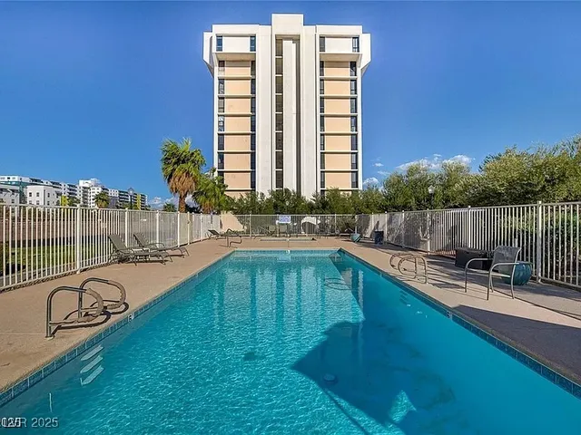 $1,495 | 3930 South University Center Drive, Unit 806, Las Vegas, NV 89119