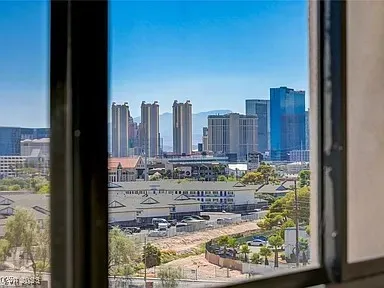 $1,495 | 3930 South University Center Drive, Unit 806, Las Vegas, NV 89119